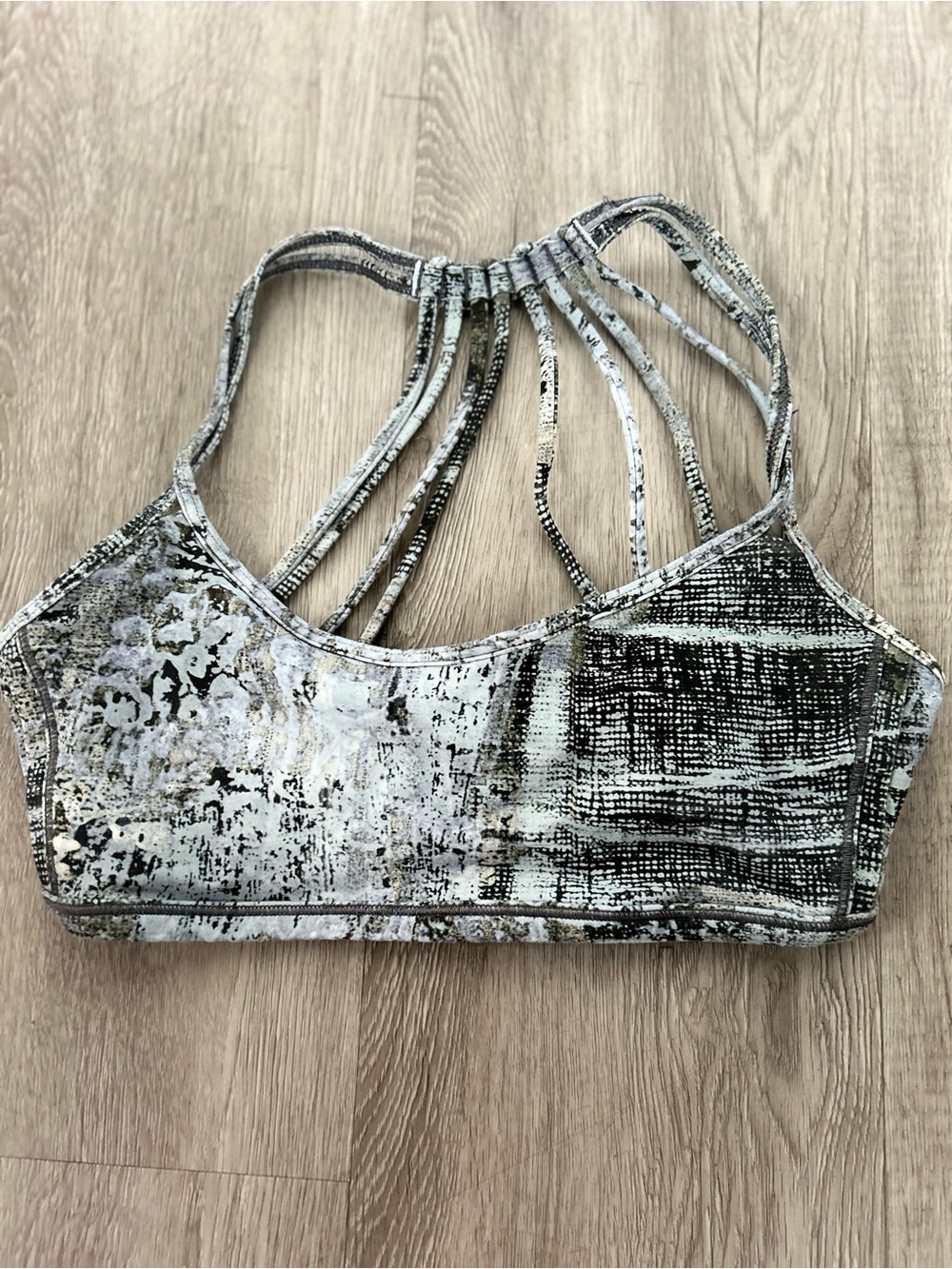 Lululemon tidewater wasabi green yellow Free to Be Serene criss cross straps Bra